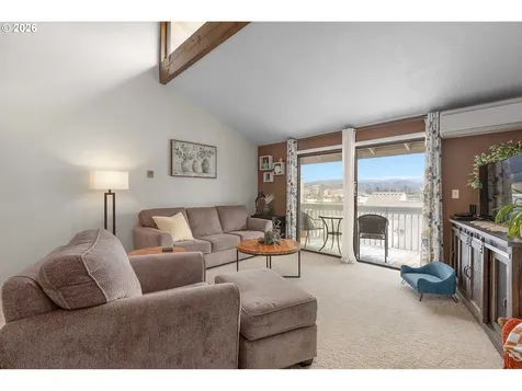 17 NW Mountain View Drive Roseburg OR 97471