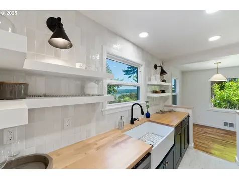 90252 Knob Noster Lane Coos Bay OR 97420