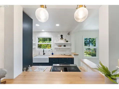 90252 Knob Noster Lane Coos Bay OR 97420
