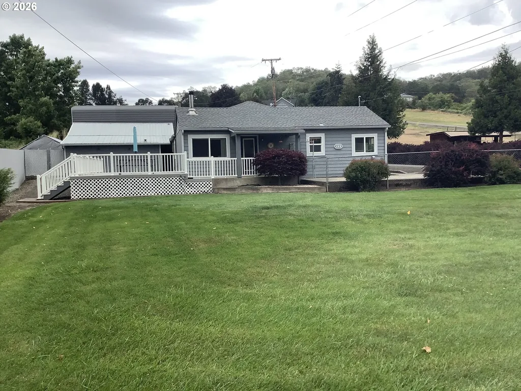 122 Grassy Lane Roseburg OR 97470