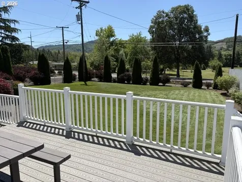 122 Grassy Lane Roseburg OR 97470