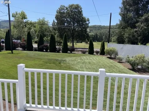 122 Grassy Lane Roseburg OR 97470