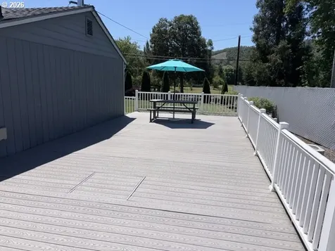 122 Grassy Lane Roseburg OR 97470