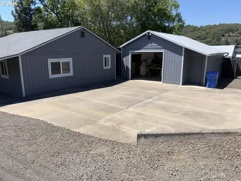 122 Grassy Lane Roseburg OR 97470