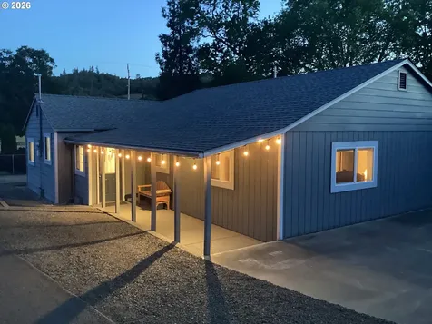 122 Grassy Lane Roseburg OR 97470