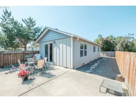 1239 46th Court Sweet Home OR 97386