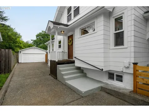 7042 N Congress Avenue Portland OR 97217