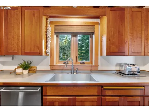 2300 Elder Road Hood River OR 97031