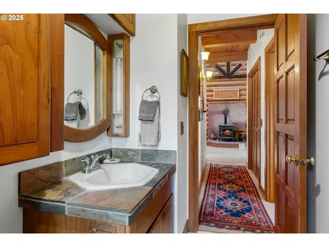 2300 Elder Road Hood River OR 97031