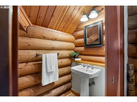 2300 Elder Road Hood River OR 97031