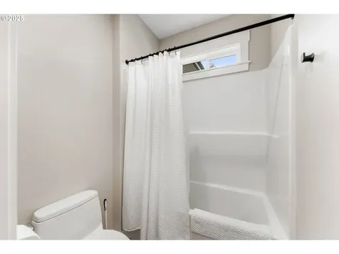 360 Champagne Creek Drive Roseburg OR 97471