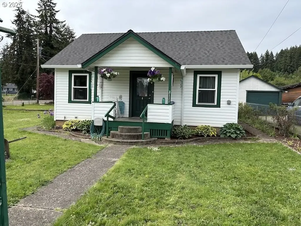 2111 Elm Street Sweet Home OR 97386
