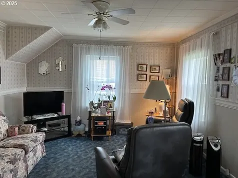 2111 Elm Street Sweet Home OR 97386