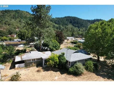 267 Crest Drive Myrtle Creek OR 97457
