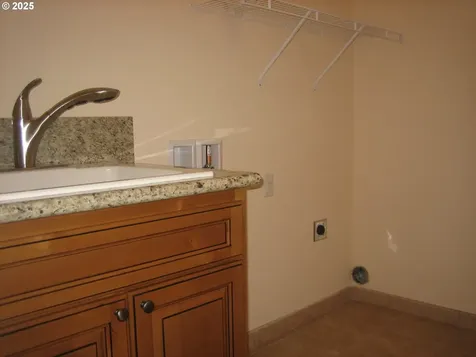 2214 NW 123rd Street Vancouver WA 98685