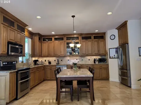2214 NW 123rd Street Vancouver WA 98685