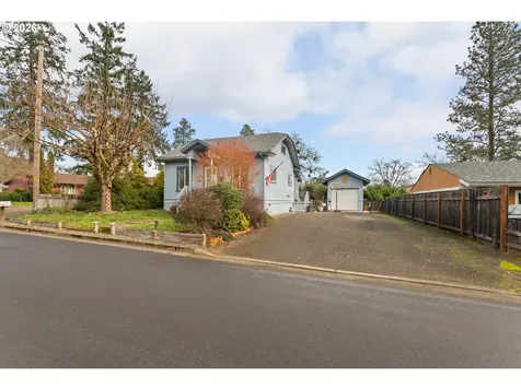 419 W Agee Street Roseburg OR 97471