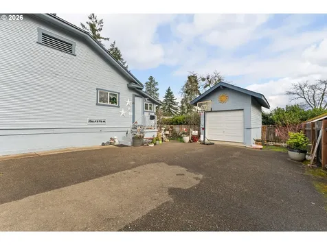 419 W Agee Street Roseburg OR 97471