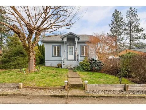 419 W Agee Street Roseburg OR 97471