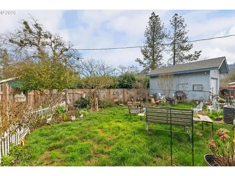419 W Agee Street Roseburg OR 97471
