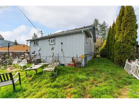 419 W Agee Street Roseburg OR 97471