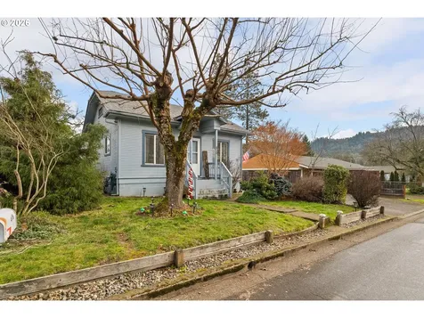 419 W Agee Street Roseburg OR 97471