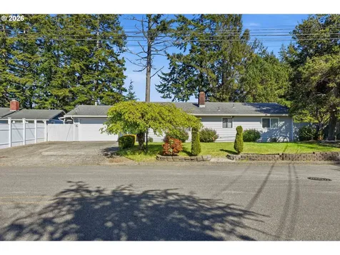 3793 Fir Street North Bend OR 97459