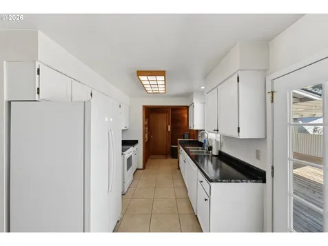 3793 Fir Street North Bend OR 97459
