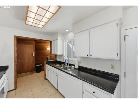 3793 Fir Street North Bend OR 97459