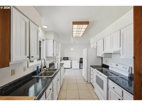 3793 Fir Street North Bend OR 97459
