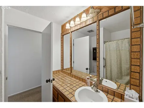 3793 Fir Street North Bend OR 97459