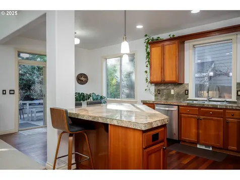 9453 SW 62nd Drive Portland OR 97219