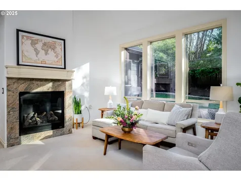 9453 SW 62nd Drive Portland OR 97219