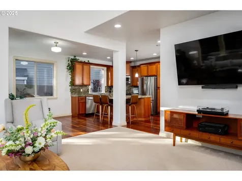9453 SW 62nd Drive Portland OR 97219