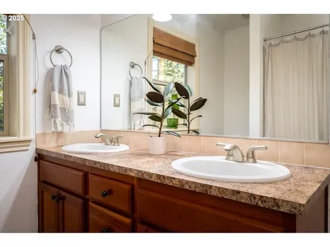 9453 SW 62nd Drive Portland OR 97219