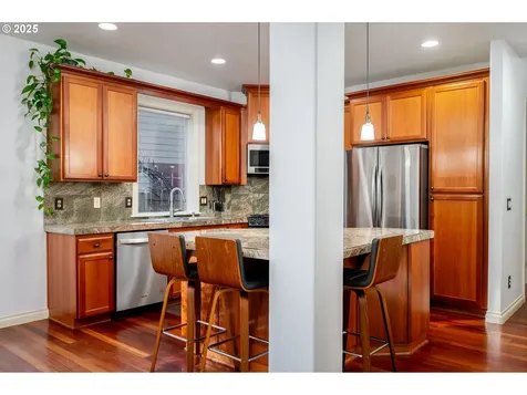 9453 SW 62nd Drive Portland OR 97219