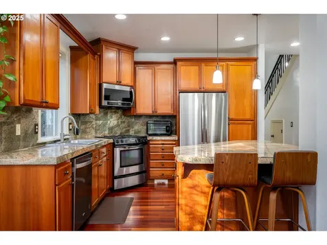 9453 SW 62nd Drive Portland OR 97219