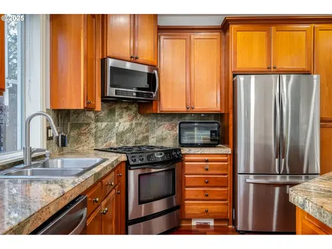 9453 SW 62nd Drive Portland OR 97219