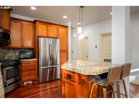 9453 SW 62nd Drive Portland OR 97219