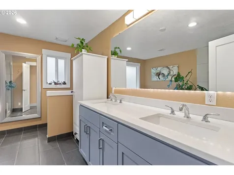 10644 NE Russell Court Portland OR 97220