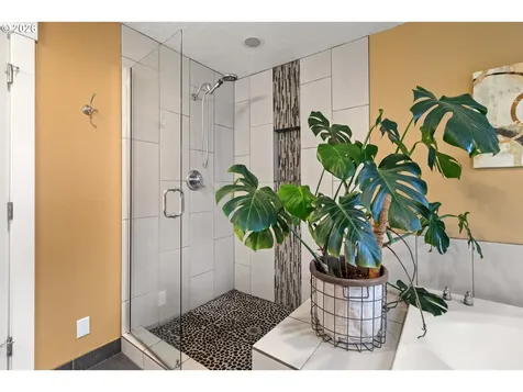 10644 NE Russell Court Portland OR 97220