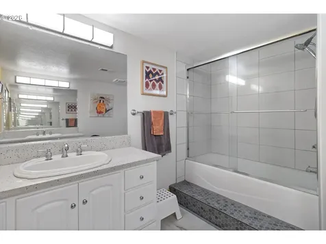 10644 NE Russell Court Portland OR 97220