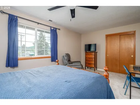 11240 SE Cranberry Loop Clackamas OR 97015