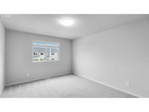 2255 Sawtelle Drive Woodburn OR 97071