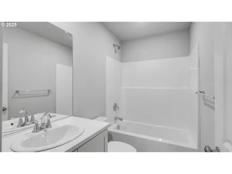 2255 Sawtelle Drive Woodburn OR 97071