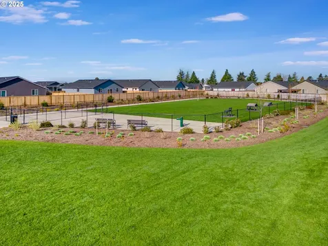 2255 Sawtelle Drive Woodburn OR 97071