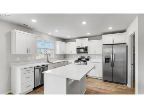 2255 Sawtelle Drive Woodburn OR 97071