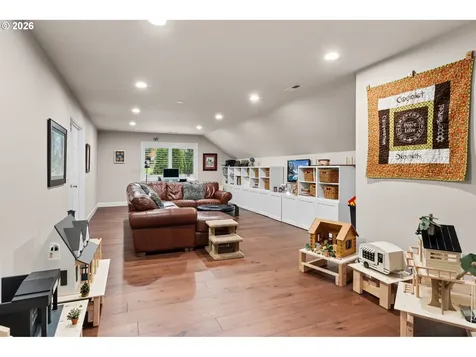 7717 NW Blue Pointe Lane Portland OR 97229