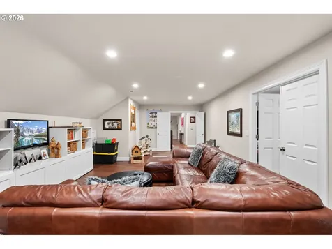 7717 NW Blue Pointe Lane Portland OR 97229