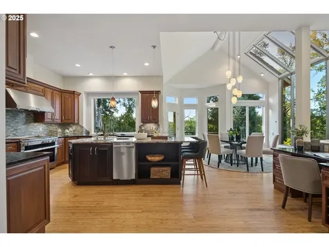 18225 River Edge Court Lake Oswego OR 97034